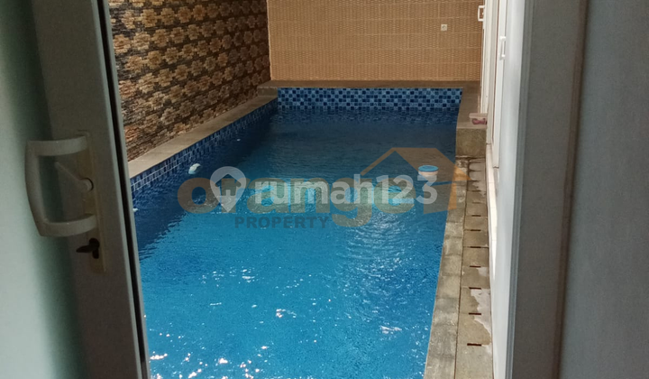 Jual Rumah Dengan Kolam Renang di Boulevard Kota Wisata Cibubur 2