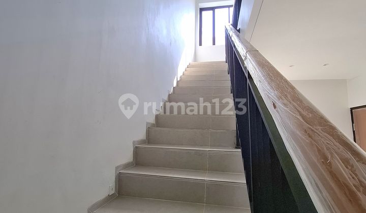 Strategic House in Jagakarsa, near the toll road, station, also easy to go anywhere. 7