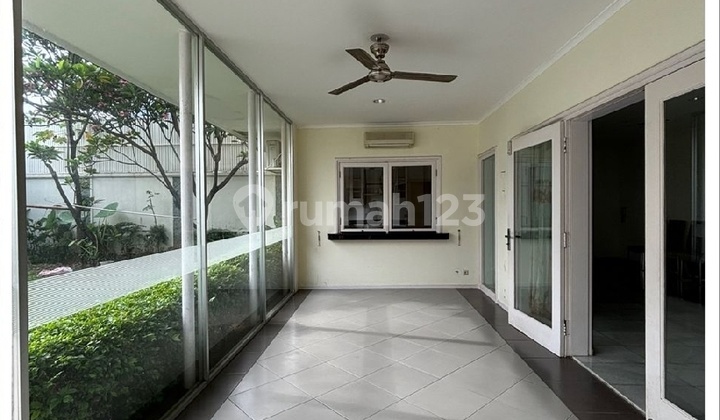 Nice House in Pondok Indah - Private Pool, Garden 2