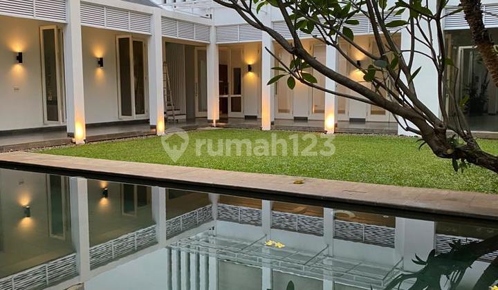 Rumah Mewah Di Cilandak - Luas 871m², Kolam Renang & Rooftop