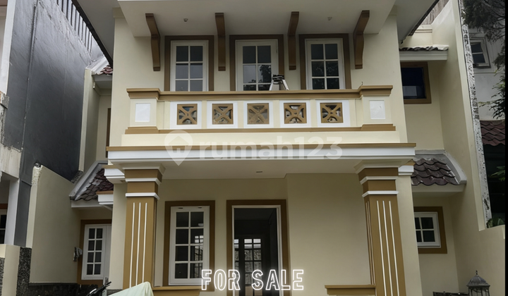 Rumah Depan Taman di Legenda Wisata Cibubur di Legenda Wisata Rumah Depan Taman di Legenda Wisata Cibubur di Legenda Wisata