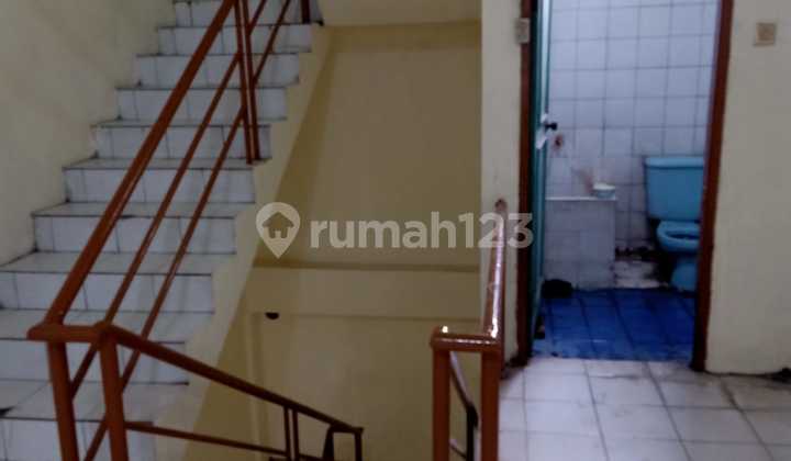 Rent 3-Story Shop House Strategic Location in Manggarai Tebet South Jakarta 2