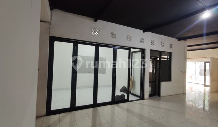 House for Rent in Ciomas, Kebayoran Baru! Strategic Location, Close to the City Center. Contact Us for More Information! House for Rent in Ciomas, Kebayoran Baru! Strategic Location, Close to the City Center. Contact Us for More Information!