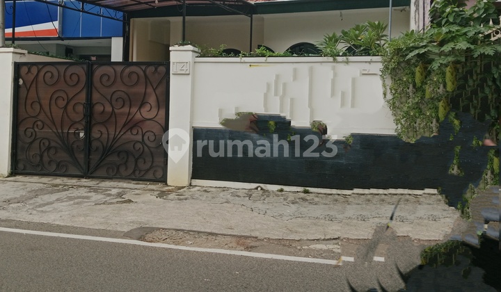 Sewa Rumah Lokasi Dekat dengan Aksesn Jl Utama di Tebet Raya Jakarta Selatan