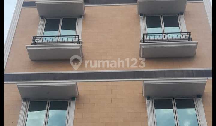 Strategic Location Connected Shop House for Rent in Grogol, West Jakarta 1