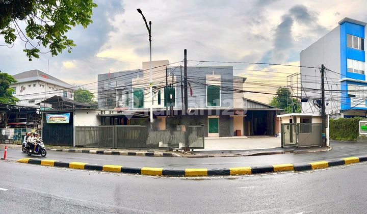 For Rent Newly Renovated Shop House. Strategic Location in Paar Minggu, South Jakarta.