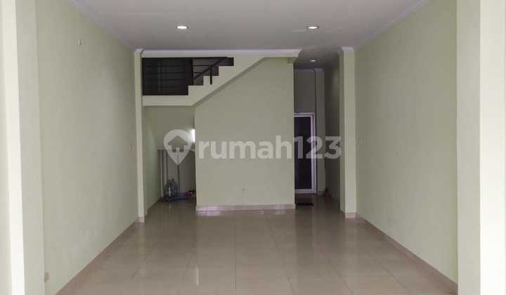 Rent a Good & Strategic Shop House in Pondok Gede, East Jakarta 2