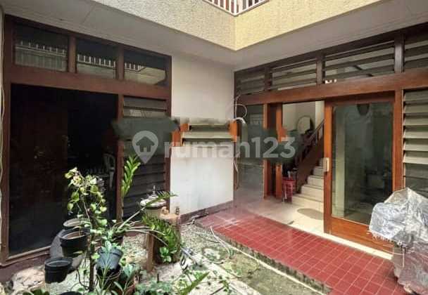 Sewa Rumah Letak Strategis di Tebet Dalam Jakarta Selatan Sewa Rumah Letak Strategis di Tebet Dalam Jakarta Selatan