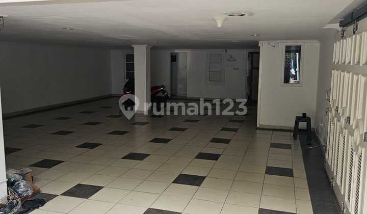 Sewa Rumah di Tebet! Lokasi Strategis, Dekat dengan Pusat Kota. Fasilitas Lengkap, Akses Mudah ke Transportasi Umum.hubungi Kami untuk Info Lebih Lanjut! 1