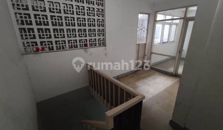 House for Rent in Ciomas, Kebayoran Baru! Strategic Location, Close to the City Center. Contact Us for More Information! 2