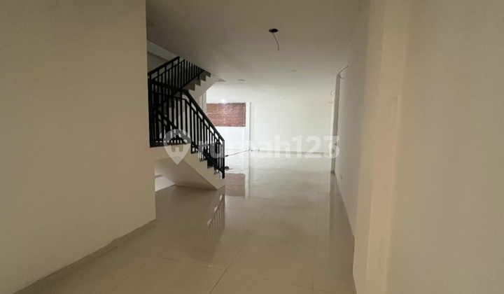 Newbrand Shop House for Rent, Premium and Highly Strategic Location in Duren Tiga, South Jakarta Newbrand Shop House for Rent, Premium and Highly Strategic Location in Duren Tiga, South Jakarta