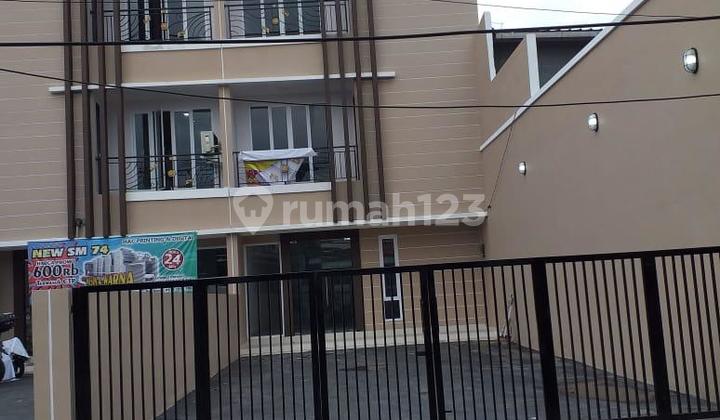 Nice Ready-to-Use Shop House for Rent in Kebon Jeruk, West Jakarta