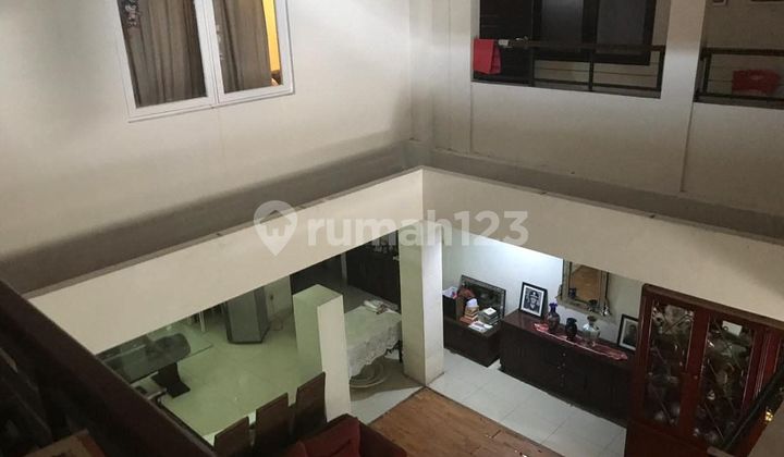 Selling House in Premium Location Kemang, Highly Strategic for Business. Kemang, South Jakarta.