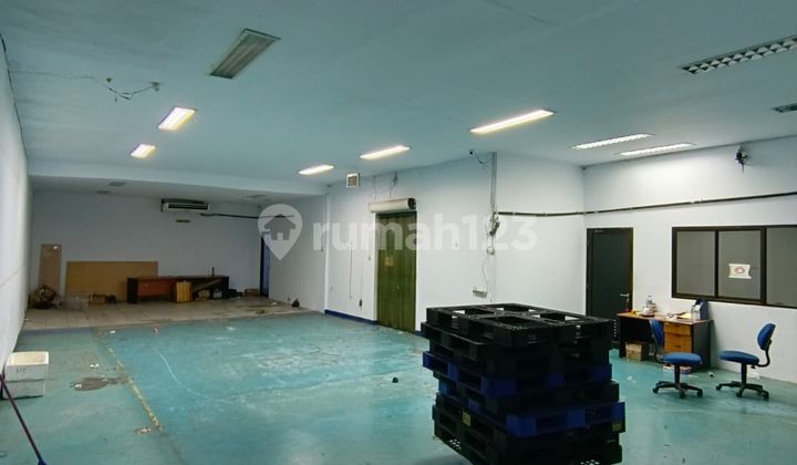 Very Strategic Warehouse Rental Location in Jelambar, West Jakarta. Very Strategic Warehouse Rental Location in Jelambar, West Jakarta.