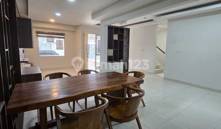 Dijual Rumah (8X16) Semi Furnished di Serenade Lake Gading Serpong