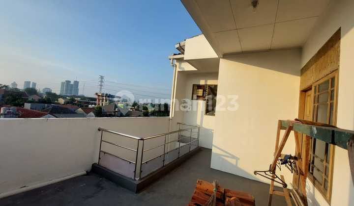 For Sale Good House SHM 5 BR in Swakarya, Meruya West Jakarta 2