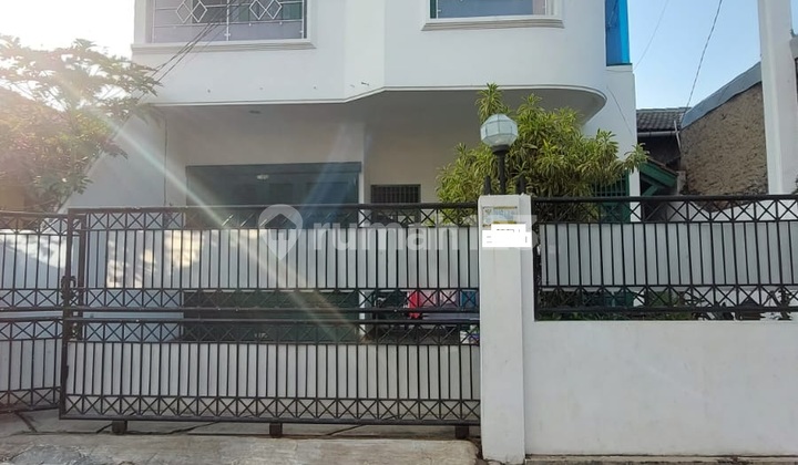 For Sale Good House SHM 5 BR in Swakarya, Meruya West Jakarta