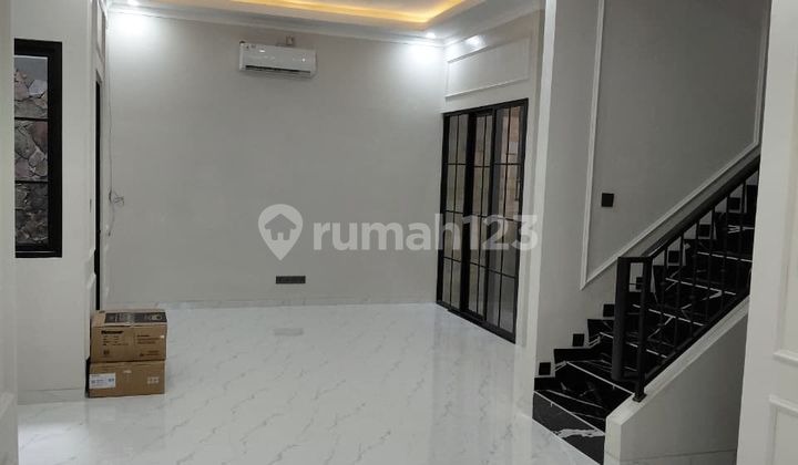Rumah Brand New dengan Row Jalan Lebar dan Strategis di Griyaloka Bsd