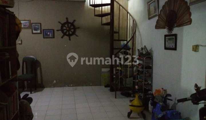 Dijual Rumah 2 Lantai Daerah Kebayoran Lama (dekat stasiun kereta) 2