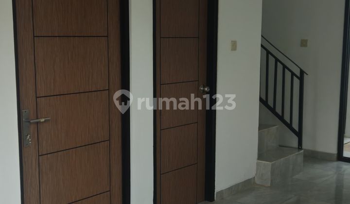 Rumah 2 Lantai SHM Hadap Selatan Posisi Depan di BSD Nusaloka Tangerang 2