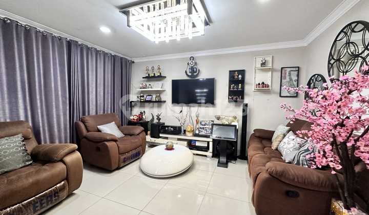 Rumah 2.5 Lantai Dijual Murah Dekat dengan Gerbang Tol Jor 2 Grand Wisata 2