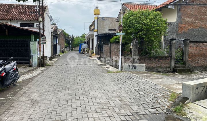 Rumah dengan Gazebo di Tlogo Timur Raya Pedurungan 2