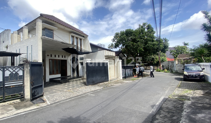 Rumah Besar Tengah Kota Belakang Java Mall Semarang 2