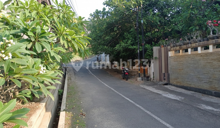 Rumah Tingkat dengan Basement di Gombel Permai Raya 2