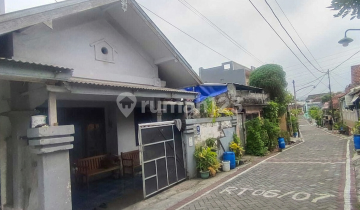 Rumah Luas 102 di Pusat Manyaran Dekat Pintu Tol 2