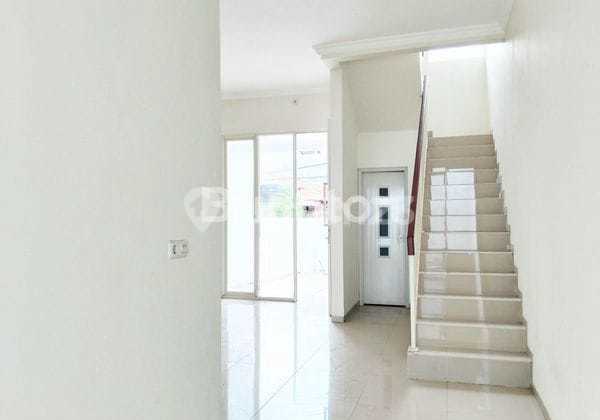 Two-Story New House in North Medayu 2