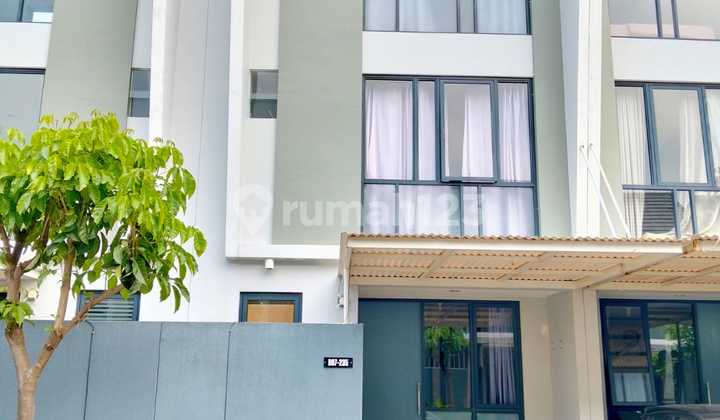 For Rent 3-Story House Royal Residence