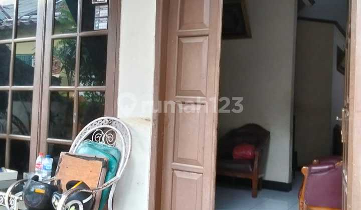 Gold Investment! 2-Story House with 6 Rooms in Otista 1 Jatinegara, Potential Boarding House Near 7 Transportation Access & Hospital 2