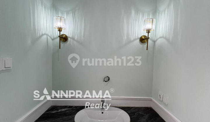 Hunian 3 Lantai Prime Location | 0 Km ke Hutan Kota | Desain Modern Kontemporer 2