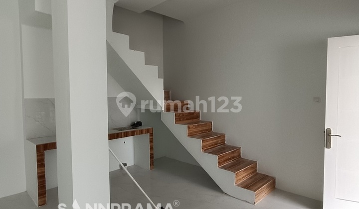 Stop Kontrak! Punya Rumah 2 Lantai Di Jaktim Cuma 300 Jutaan, Dekat Pusat Bisnis!