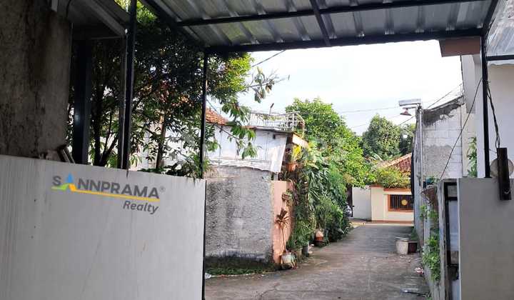 For Sale Cheap Semi-Furnished Second-Hand House Ready to Live in Depok 2