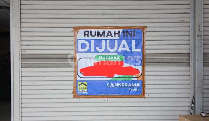 Cheap Kiosk Ready to Use at the Entrance of ITC Margonda Depok