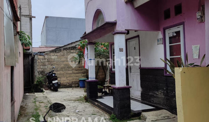 For Sale Cheap Second Hand House with Large Land for Boarding Near UI, Depok 2