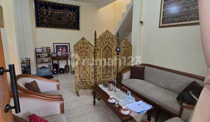 Second House 1 1/2 Floors Cheap Land Large Ready to Live in Depok 2