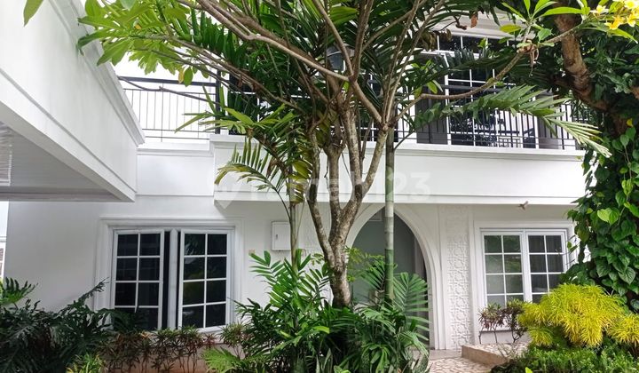 Luxury House with Swimming Pool in Bukit Permai Cibubur 2