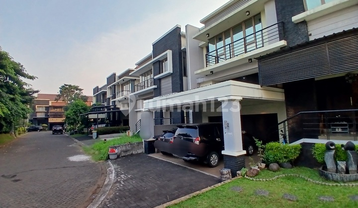 Rumah Ada Kolam Renang Di Raffless Hills Cibubur 2