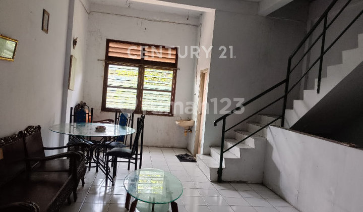 3.5-Story Shophouse on Jl Setiabudi, East Pamulang 3.5-Story Shophouse on Jl Setiabudi, East Pamulang