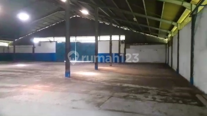 Gudang Besar 2700M² Siap Pakai Minim Renovasi Gudang Besar 2700M² Siap Pakai Minim Renovasi