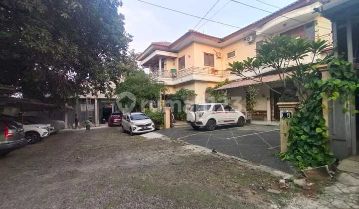 Rumah Mewah dan 11 Kamat Kost Lokasi Strategis di Kramat Jati, Jakarta Timur