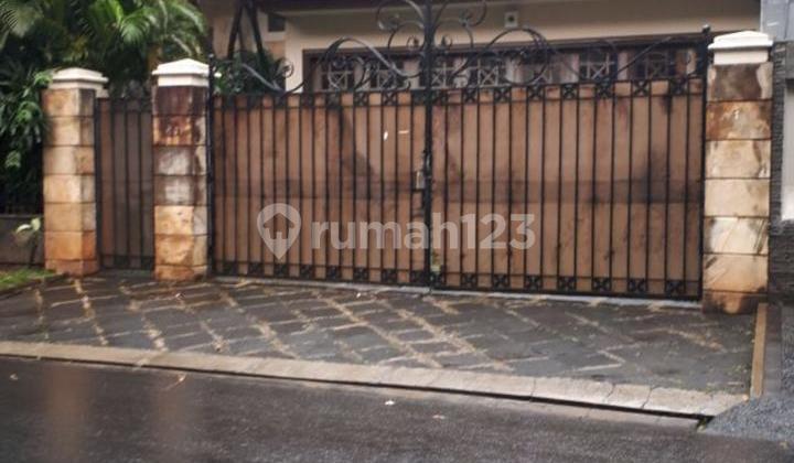 Rumah Mewah Lokasi Nyaman dan Strategis di Pondok Indah - Jakarta Selatan