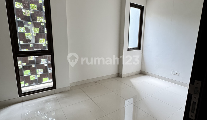 Rumah Mewah Brand New Architect Design 3 Lantai Siap Huni di BSD Foresta, Tangerang 2