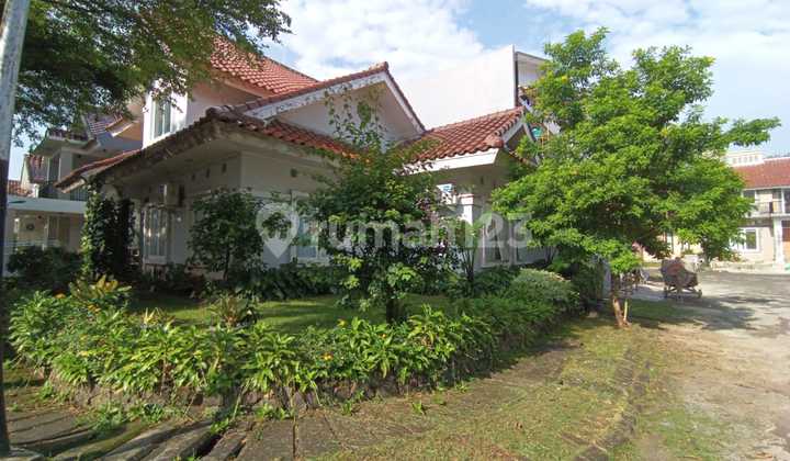 Rumah Asri Hoek 2 Lantai Siap Huni di Sektor 9-Bintaro, Tangerang Selatan