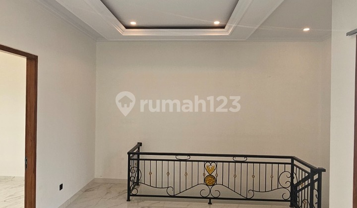 Rumah Mewah Lokasi Strategis di Greenleaf Residence Jagakarsa - Jakarta Selatan 2