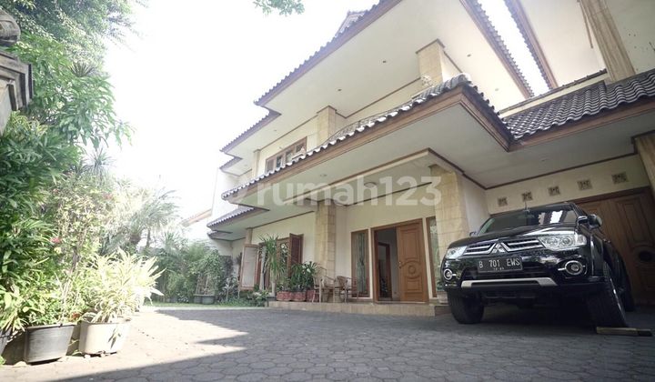 Rumah Mewah Dijual di Menteng - Lokasi Prestisius & Eksklusif !!