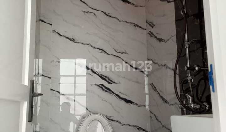 Rumah Mewah 3 Lantai Dalam Komplek Townhose di Jagakarsa - Jakarta Selatan 2