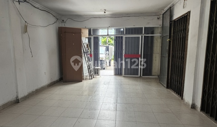 Strategic Ruko Hook Near Green Court Suitable for Business in Pasar Bersih Cengkareng, West Jakarta Strategic Ruko Hook Near Green Court Suitable for Business in Pasar Bersih Cengkareng, West Jakarta